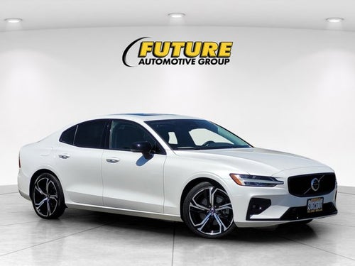 2024 Volvo S60 Core Dark Theme