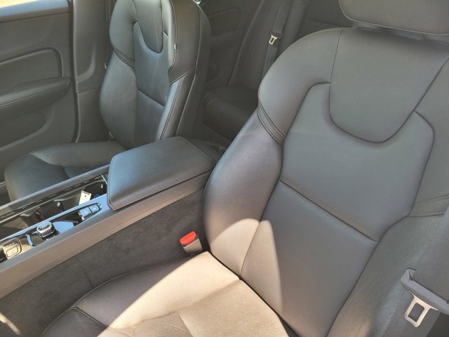 2024 Volvo S60 Core Dark Theme