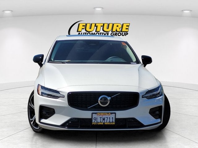 2024 Volvo S60 Core Dark Theme