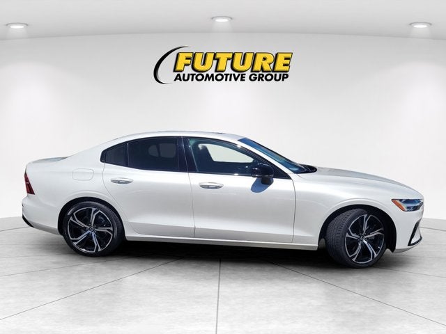 2024 Volvo S60 Core Dark Theme
