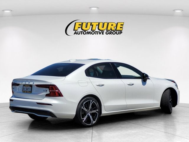 2024 Volvo S60 Core Dark Theme