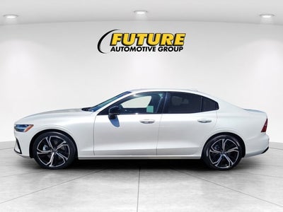 2024 Volvo S60 Core Dark Theme