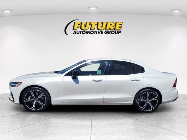 2024 Volvo S60 Core Dark Theme