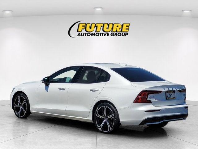 2024 Volvo S60 Core Dark Theme