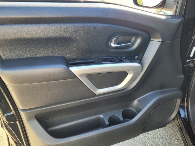 2022 Nissan Titan SV