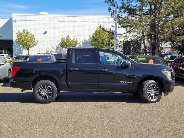 2022 Nissan Titan SV