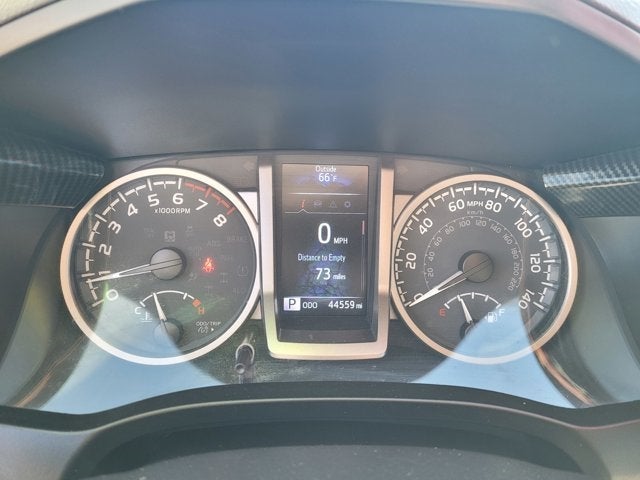 2022 Toyota Tacoma SR5 DCAB w/Leveling Kit &Upgraded Wheels